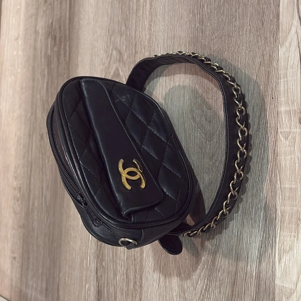 Vintage black leather CHANEL waste purse Fanny pack with chain belt. - Picture 3 of 7